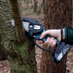 NovarGarden® Mini Kettingzaag NG1 - Met 2x Accu - Takkenzaag - Snoeizaag - Electrisch - Handzaag - Boomzaag - 21V -Merkloos Winkel 1200x1200 426