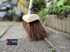 Synx Tools Gemeente Bezem 45 Cm - Straatbezem / Stadsbezem - Steel 150 Cm - Harde Natuurvezels - Bezemsteel - Bezems - Schrobborstels - Veger - Buitenbezem -Tuinbezem -Merkloos Winkel 1200x899 17