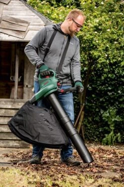 Bosch UniversalGardenTidy 2300 Bladblazer - Op Snoer - 2300 W 28 Bosch UniversalGardenTidy 2300 Bladblazer - Op Snoer - 2300 W -Merkloos Winkel 800x1200 44